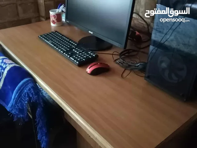 اثاث غرفة نوم خزانة ومكتب وتختين للبيع بسعر 100 دينار قابل للتفاوض