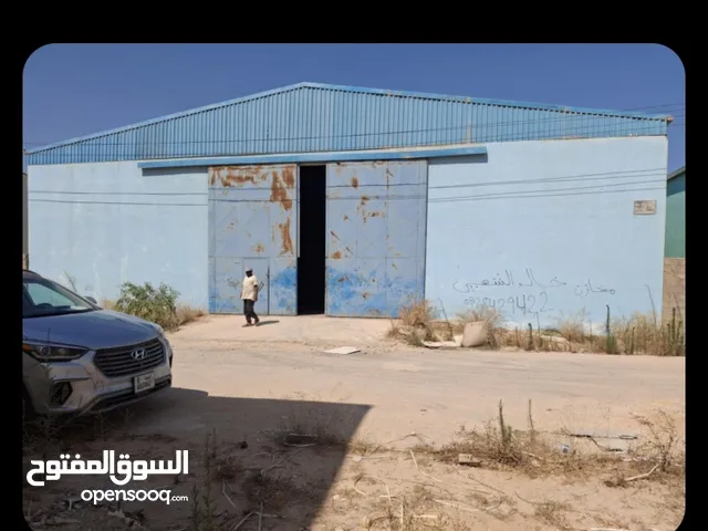 هنجر للايجار 840متر مربع(6000)دينار لون ازرق باب سحاب حالته ممتازة مع مجموعة من الهناجر بالجوار