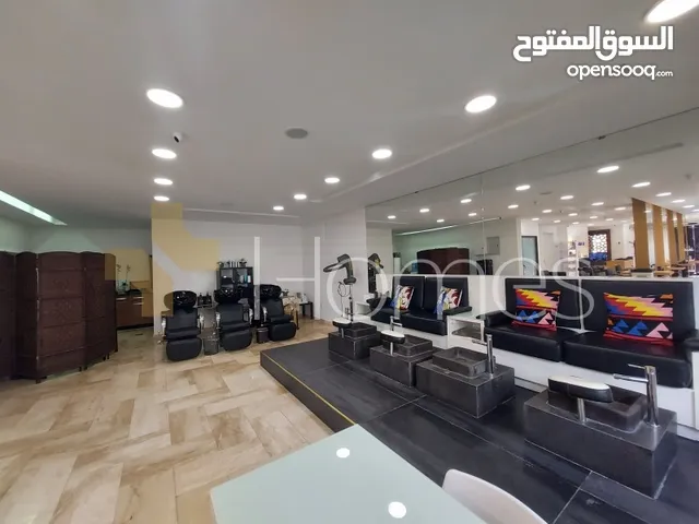 فيلا برخصة مهن و موقع حيوي للبيع في عمان - خلدا , مساحة البناء 680م