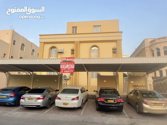 للإيجار شقةصغيرة جميلة ومميزة سهلة الدخول والخروج الخوير33 165 مع الإنترنت flat for rent alkhwer 33