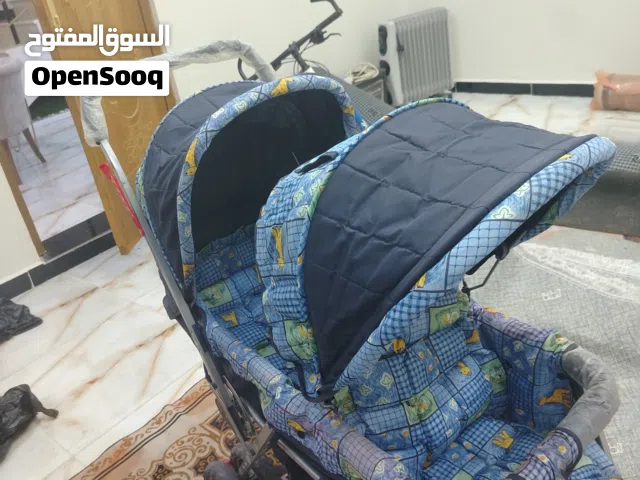 عربة أطفال تؤام