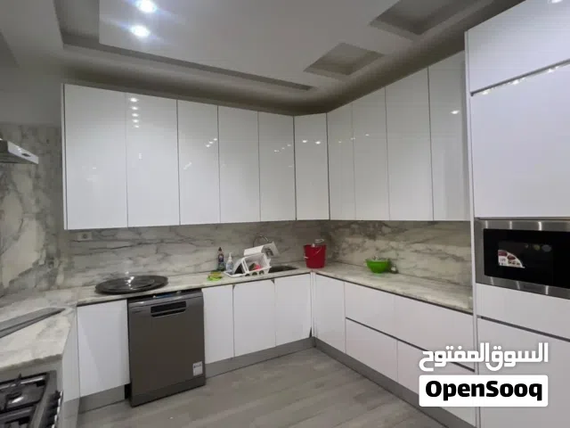 250 m2 More than 6 bedrooms Villa for Rent in Tripoli Al-Nofliyen