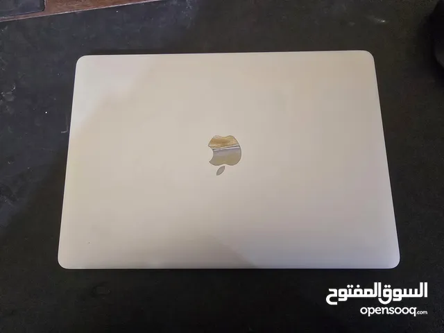 macbook pro 2017. بسعر حرق
