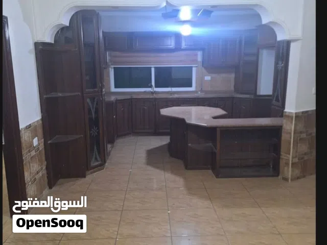 شقه للبيع بالزرقاء   الجديده بجانب دوار الجي كي