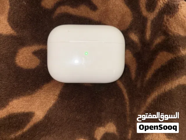 للبيع سماعات ايربودز استعمال نظيف