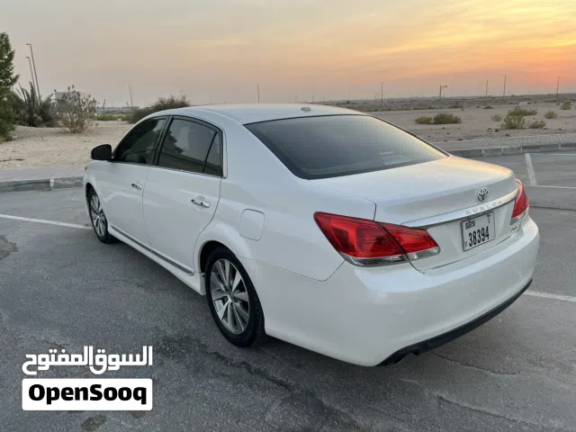 2011 تويوتا افالون Limited