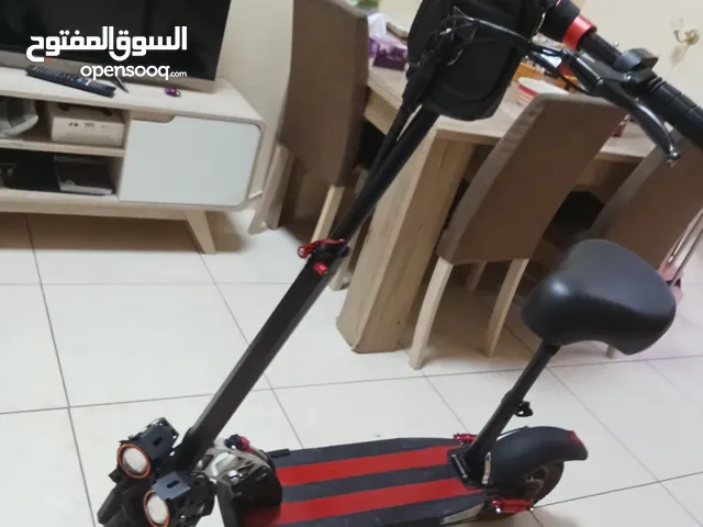 درجة كهروبائية عجلات كانت الانزلاق سرعة 45كلم/س   عجلات قوي مكابح أماميا وخالفيا قوي عجلات طريق وعرا