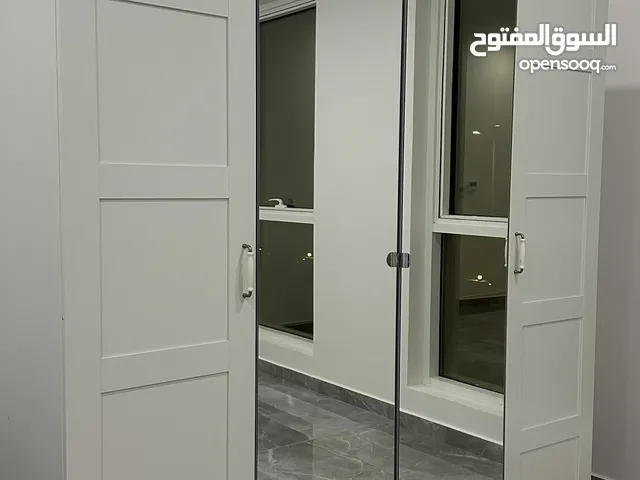 خزانة ملابس متعددة المساحة