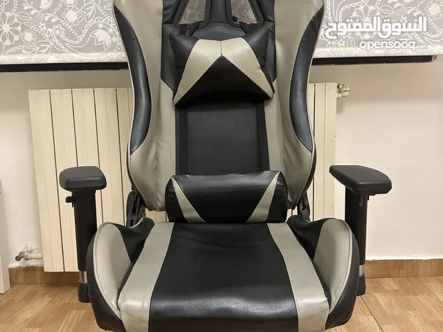 كرسي gaming جلد اسود بحالة ممتازة