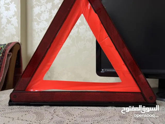 عاكسة طريق لجميع أنواع السيارات مع القاعدة