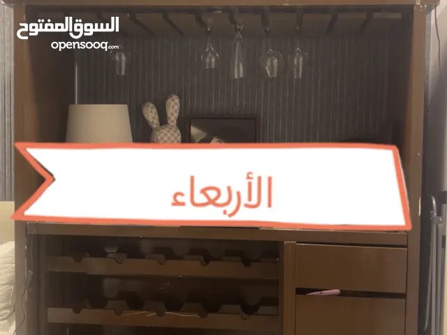 بار خشب بني غامق