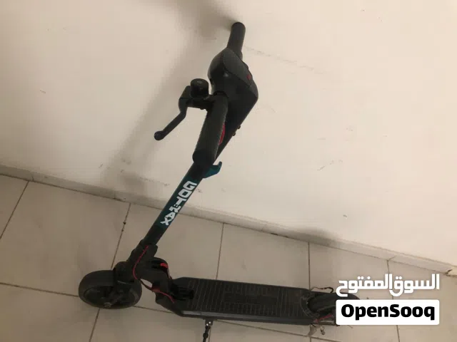 سكوتر كهربائي نظيف و معاه شاحنه يوصل سرعته لل 30km