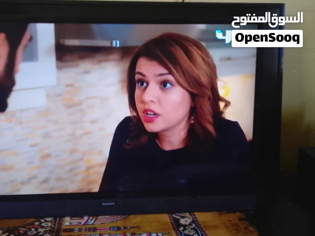 شاشه نوع خوليد سكي 32انيش اليدي ميش سمارت عادي معها ريموتها وتعلقا ستعمال خفيف