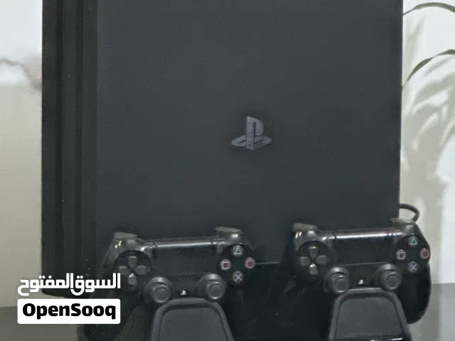 PS4 PRO  بلي فور برو مع قاعدة تهوية وشحن يدات ومكان للاقراص مستعمل للبيع