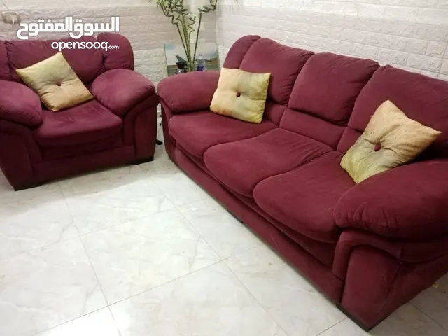طقم كنب مع طاولة وملحقاتها مستعمل للبيع