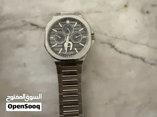 للبيع ساعتين اختار وحده فيهم
