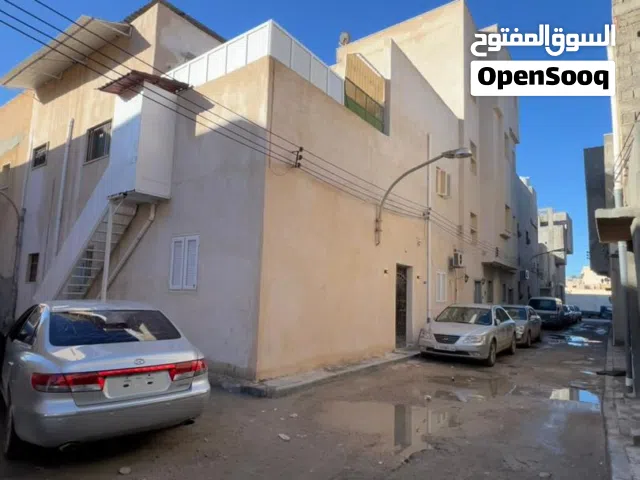 منزل واجهتين طابقين بمنطقه سوق الجمعه شارع العروبه قريب جدا للطريق الرئيسي شاهد التفاصيل