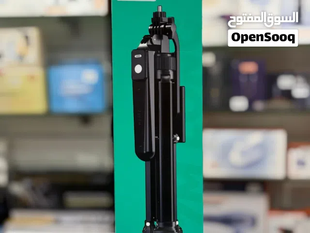 Brand New Heatz selfie stick in Oman  Remote Tripod