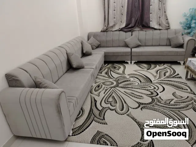 طقم كنب مجلس كامل مع طاولة صغيره