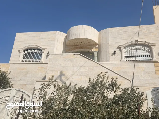 220 m2 3 Bedrooms Townhouse for Sale in Zarqa Graiba