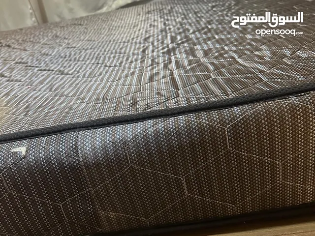 فرشه سرير  مزدوج للبيع  استعمال نادر
