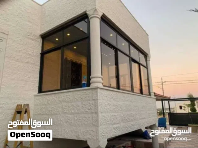 شبابيك المنيوم لون اسود زجاج عسلي  مستعمل بحال الوكاله عرض 200 ارتفاع 125