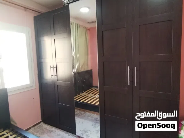 خزانة ملابس و سرير من ايكيا نظيفة جدا جدا
