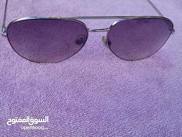 نظارات رجاليه اصلي للبيع وحدة ماكيتا ووحدة جورجي ارماني اصلي ع الفحص