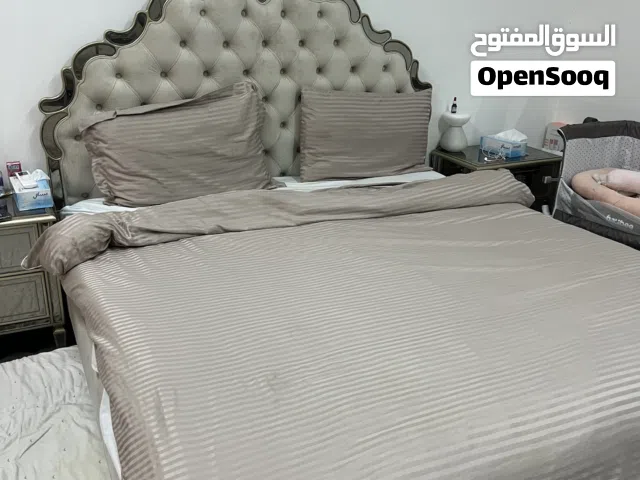 غرفة نوم فاخرة كاملة للبيع – تصميم راقٍ من محل معروف وحالة ممتازة
