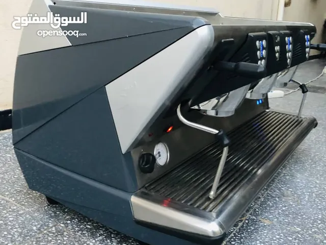 ماكينة قهوة مع فلتر مياه ورحاية