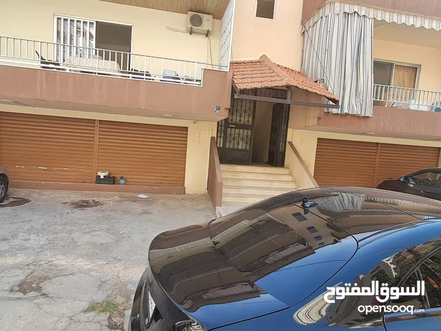 محل أو صالة عرض للبيع