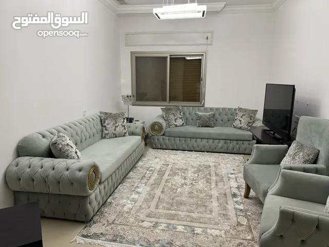 أثاث مستعمل بحالة ممتازة