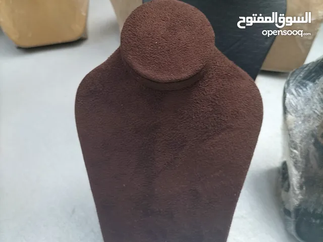 تم تنزيل السعر الى 120 دينار  ستاندات محل اكسسوارات وحقائب بسعر حرق