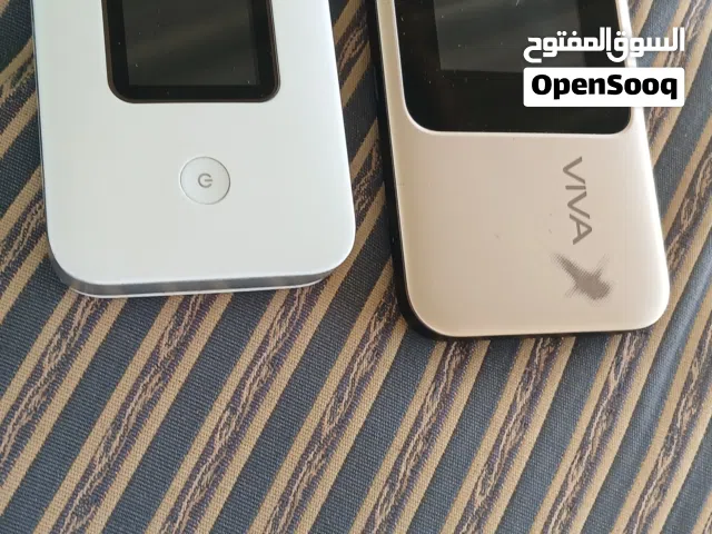 للبيع 2راوتر الذهبي والابيض