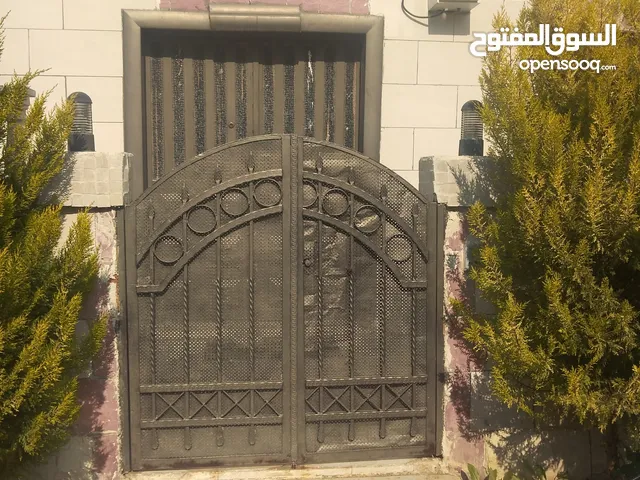 170 m2 3 Bedrooms Townhouse for Sale in Zarqa Daheit Makka Al-Mokarameh