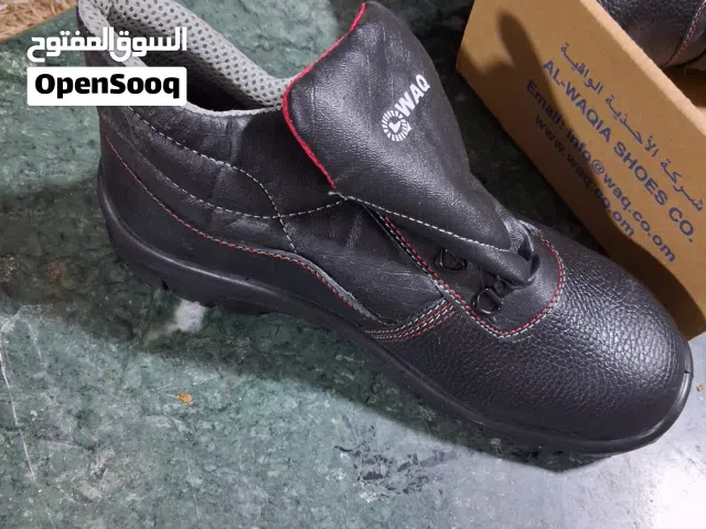 تم تنزيل السعر لسرعة البيع حذاء السلامة ( سيفتي) مستورد عماني جديد