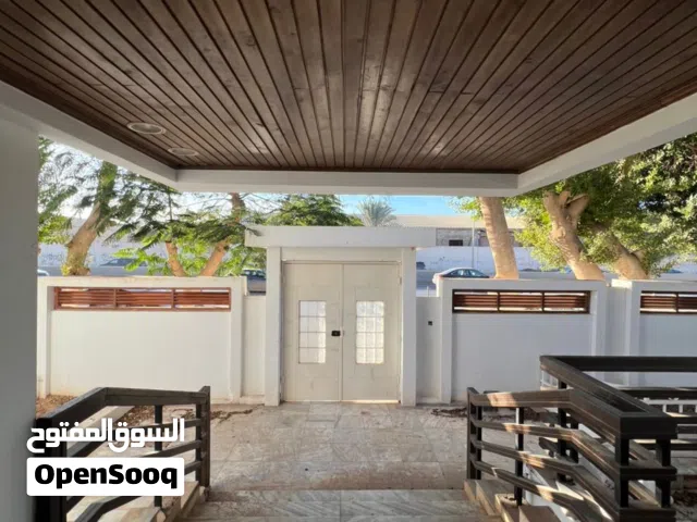 فيلتين للبيع  في الفويهات  قريب من السفارة السودانية  مساحة الارض 1156م  بواجهة 34×34،