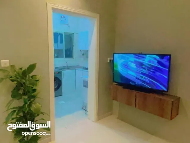 شقه 11 فاخره مفروشه للايجار بموقع مميز بحي مجهزه بالكامل و قريبه من جميع الخدمات مكونه من :غرفتين