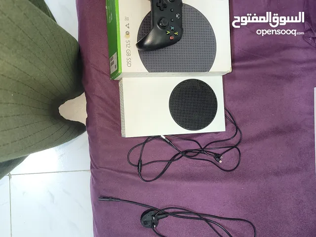 xbox series S and شاشه محموله