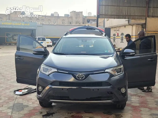 Used Toyota RAV 4 in Sana'a