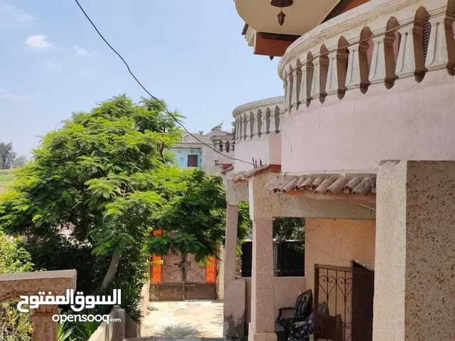 بيت دورين بجوار الطريق الدولي