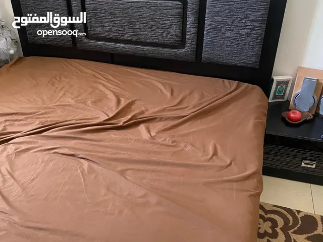 سرير زوجي مع فراش شبه جديد +2كوميدينو+خماسية