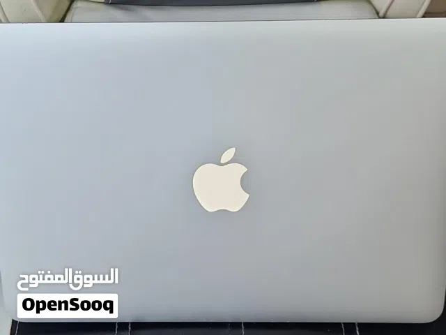 للبيع MacBook Pro 13inch/i5/512GB ssd/8ram/  كالجديد ولا ربع غلطة  لون فضي