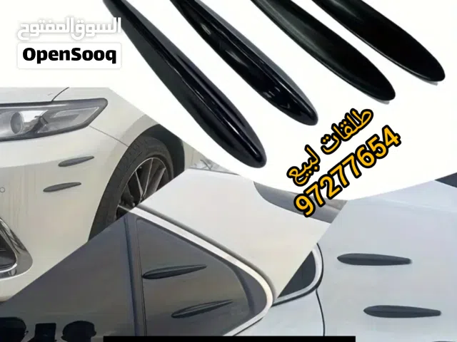 طلقات جانبية زعانف . اسود لامع و ابيض