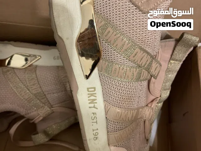 Dkny شوز رياضه الاصلي