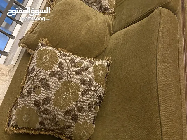 طقم كنب (ثنائية وثلاثية) بحالة جيدة جداً