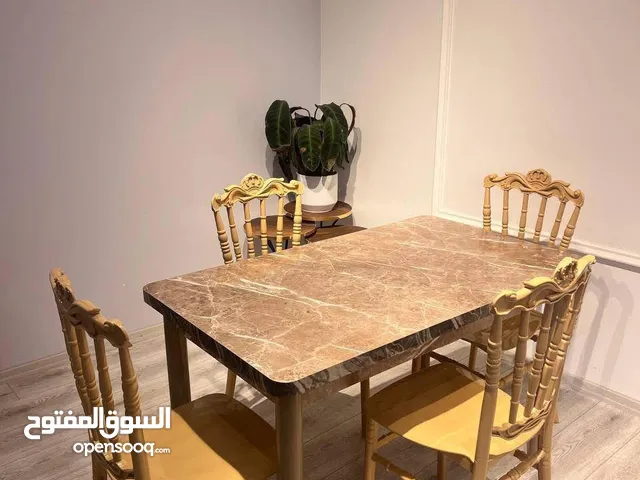 طاولة طعام