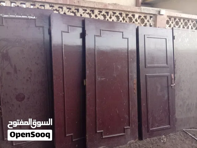 ابواب داخليه وا خارجيه مستعمله ل مده سنه فقط فيك خاطر شيلهم الجاد فقط
