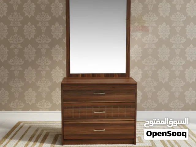 طاولة تسريح (تسريحة) خشبية أنيقة مع مرآة كبيرة و3 أدراج