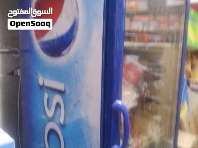 ثلاجة عرض بحاجة لانارة